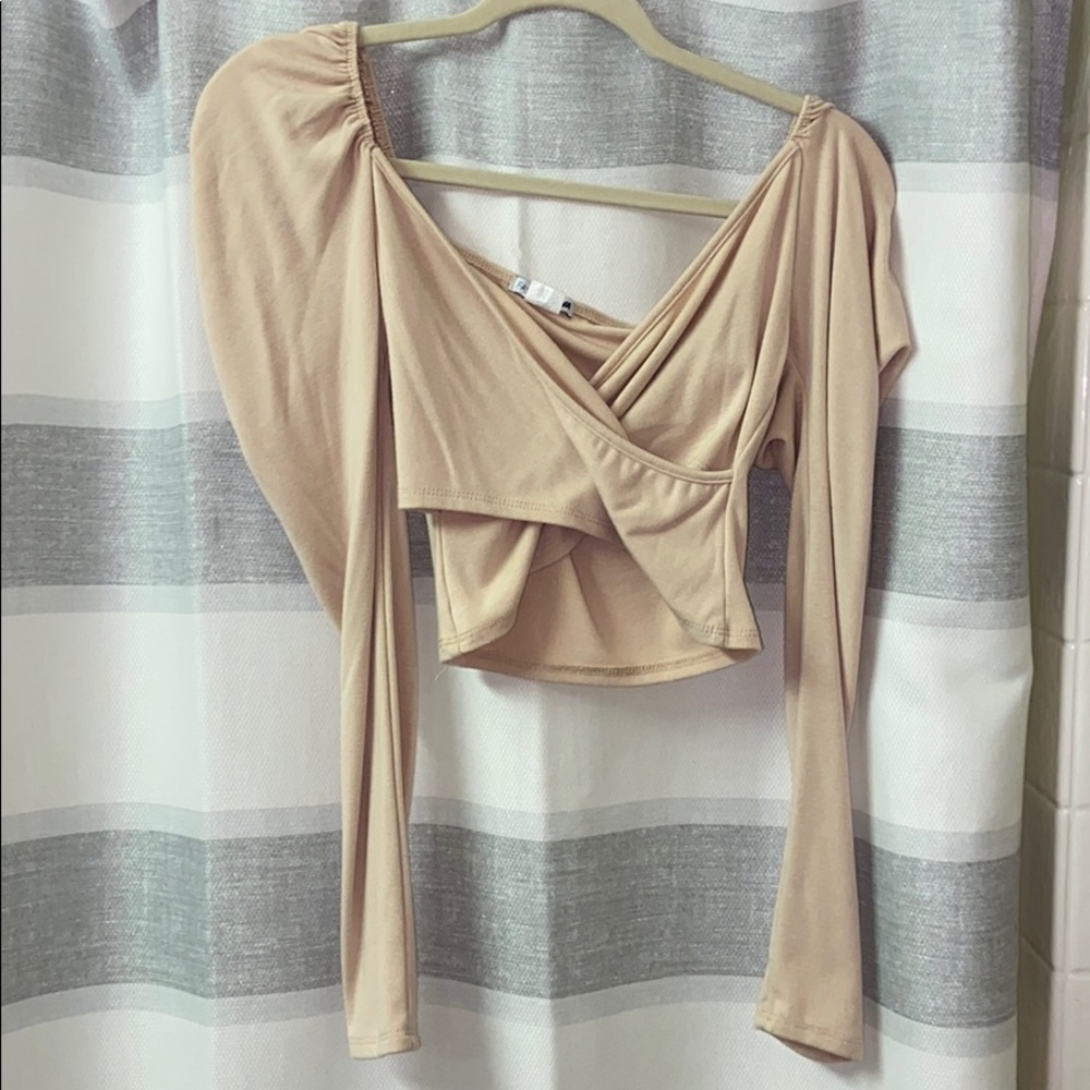 Puffy shoulder crop top